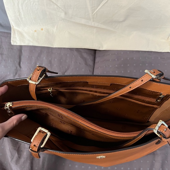 AUTHENTIC TORY BURCH MULTI COMPARTMENT BAG - Picture 3 of 3